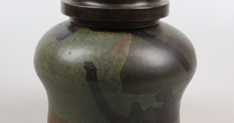Sonja Landweer pot with wooden lid