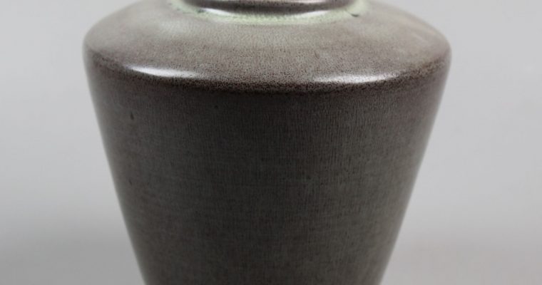 Derk Holman studio pottery vase
