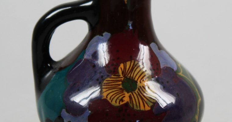 Ivora Gouda glossy small vase art deco