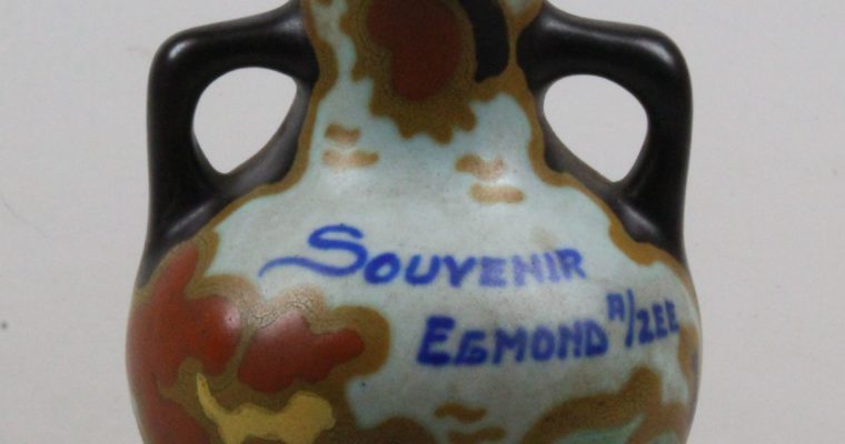 Regina Gouda art deco small vase