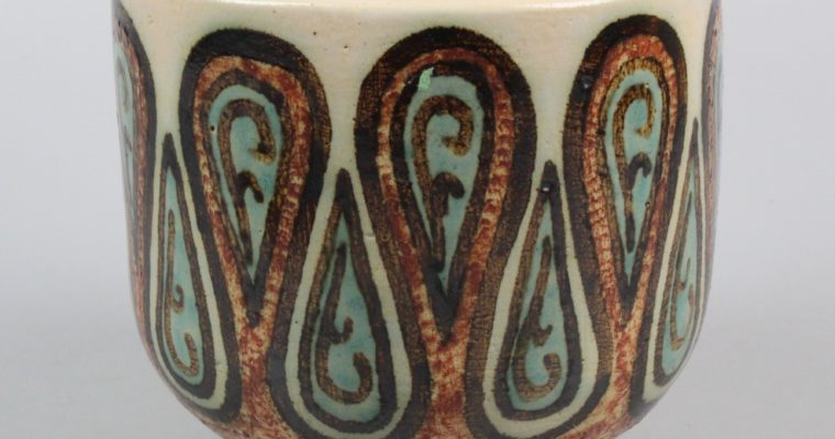 Gerda Wijmans studio pottery bowl on foot