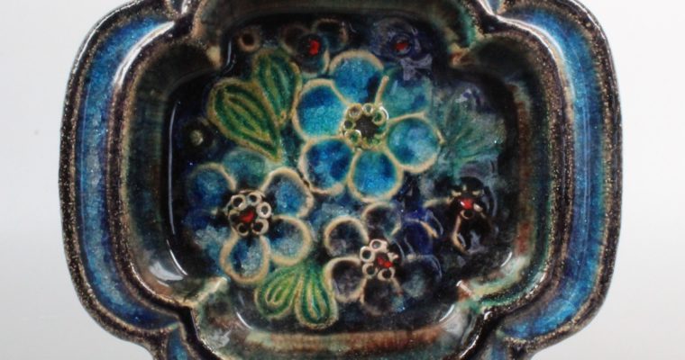 Schramberger Majolika-Fabrik shallow bowl