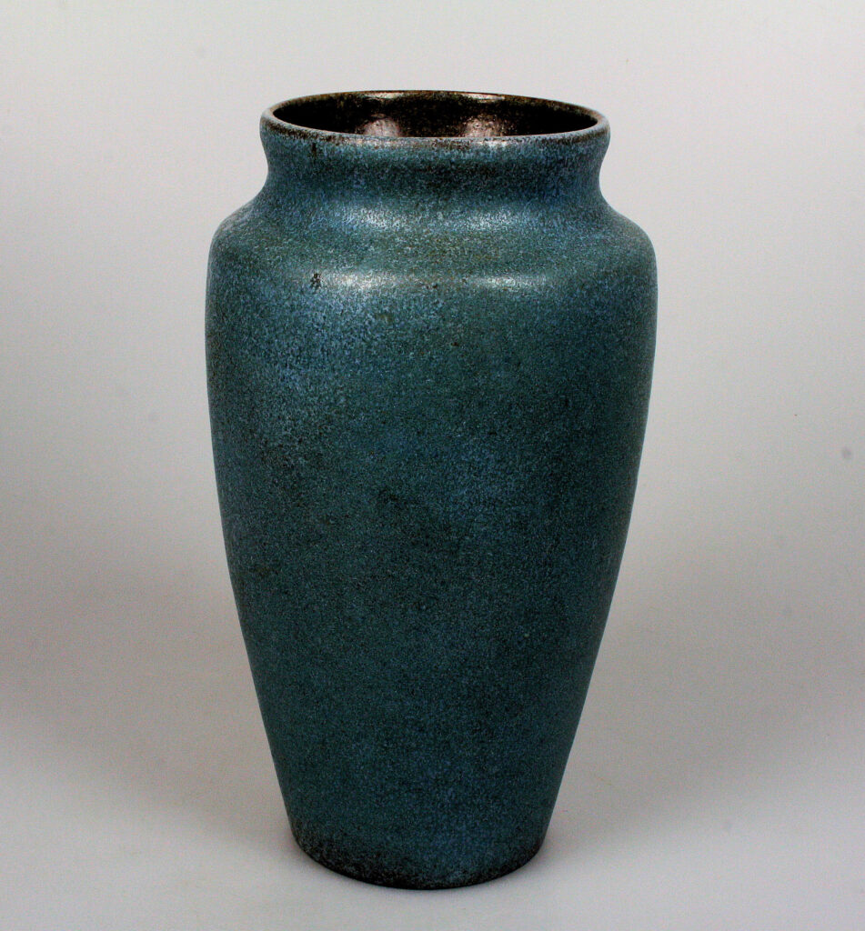 Olga Oderkerk art pottery vase