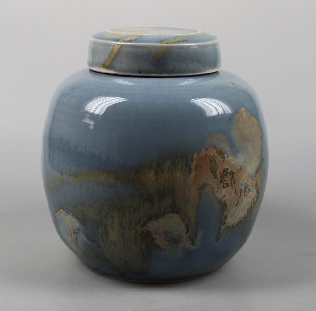 Leo Martens lidded pot