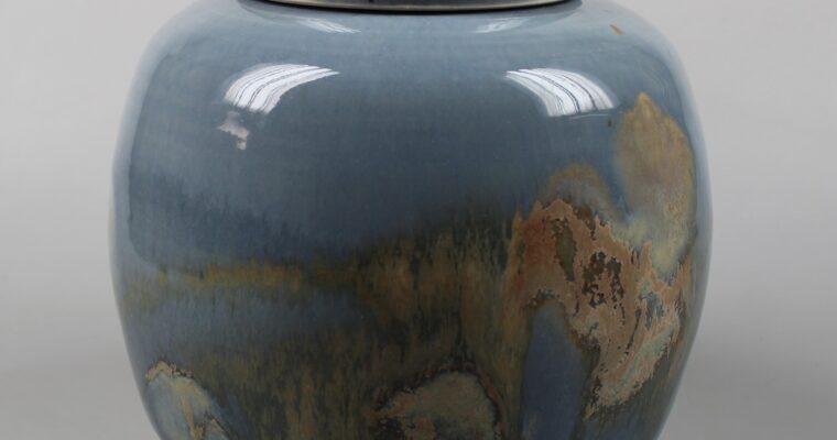 Leo Martens lidded pot