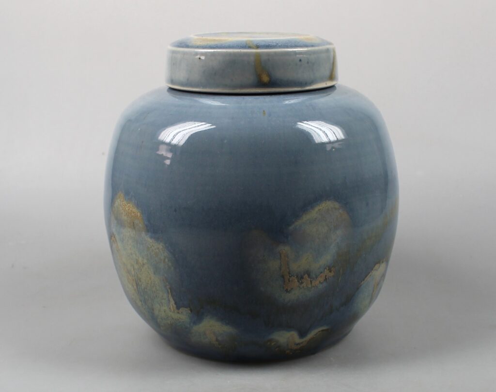 Leo Martens lidded pot