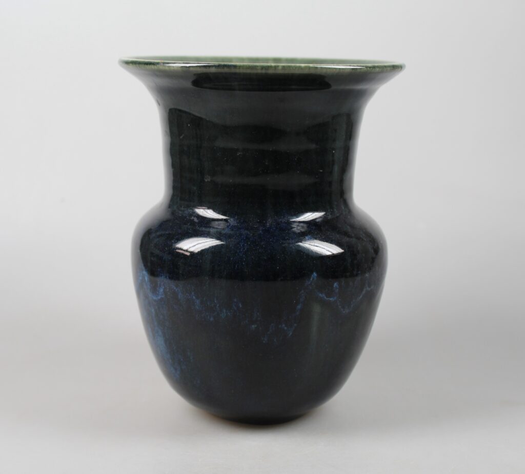 Alice van Mourik vase