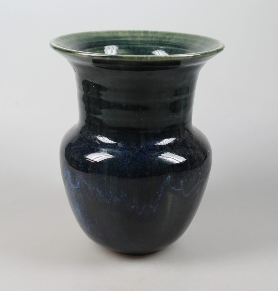Alice van Mourik vase
