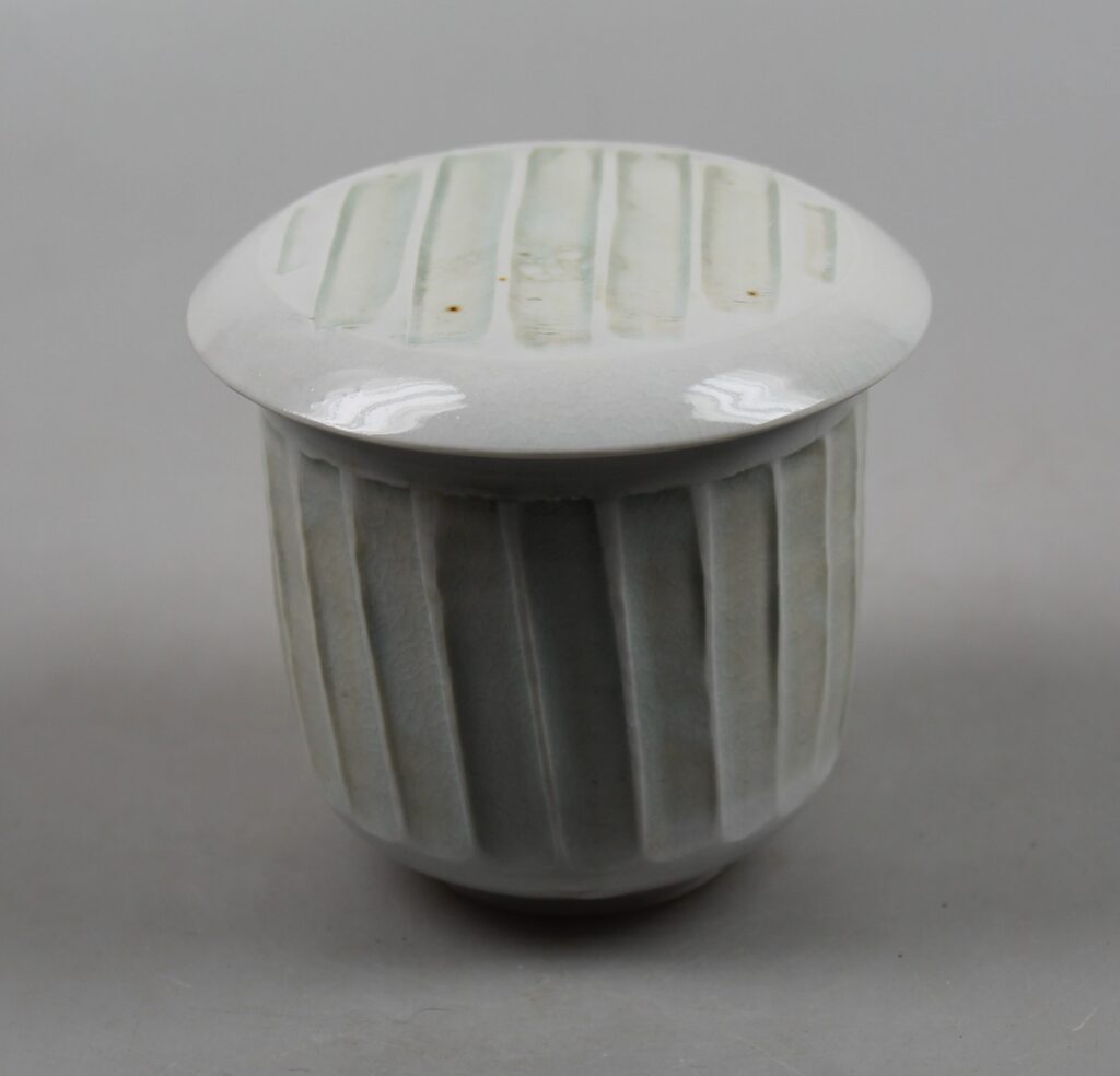 Lidded pot Petra van Heesbeen