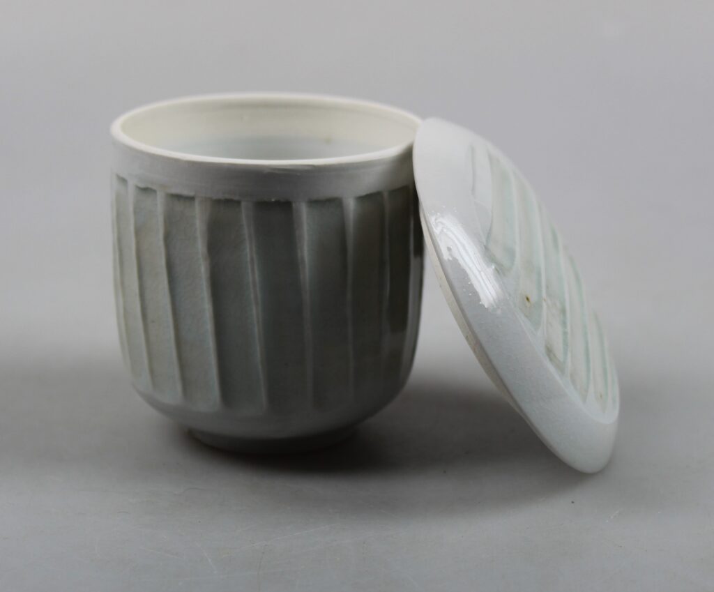 Lidded pot Petra van Heesbeen